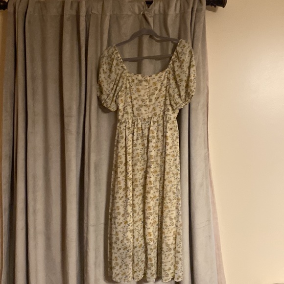 Dress with yellow flowers and smocking .  Never worn. From non smoking home - Picture 4 of 8